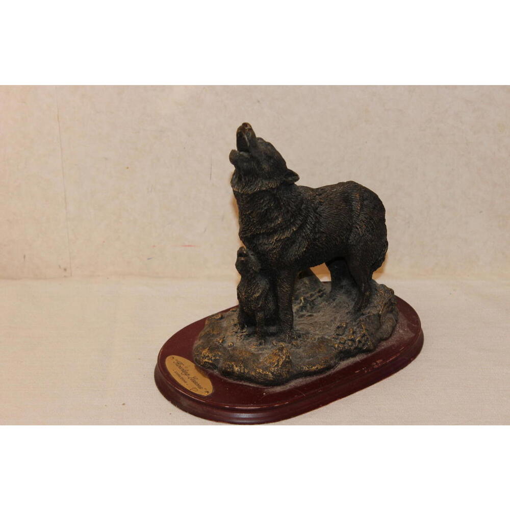Vintage Living Stone Howling Lessons Wolf Statue – Wolf & Pup Figurine Wood Base